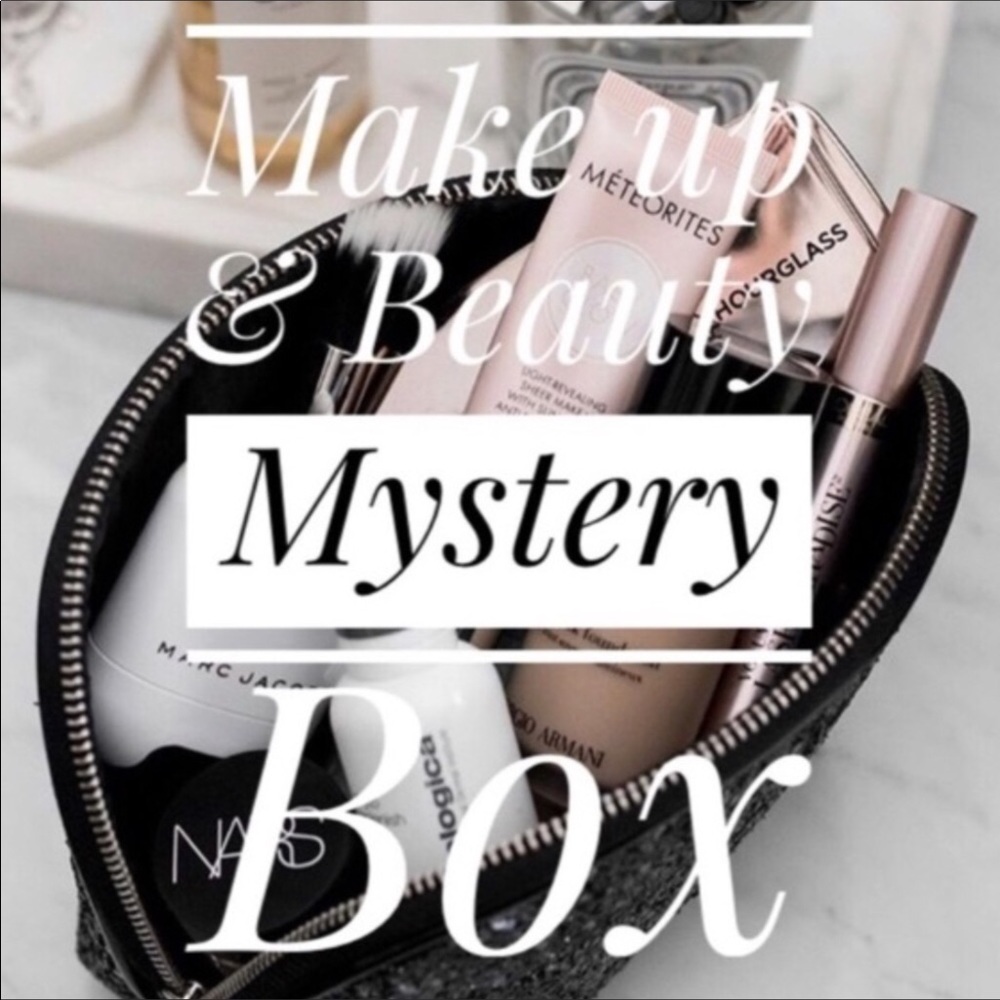 Beauty Mystery Box w/ Full Sized Designer Palette